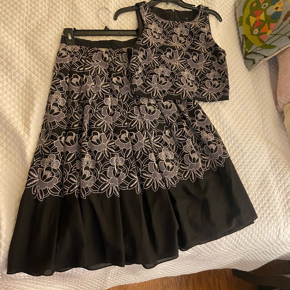 Crop top with matching zip up floral skirt set, like new!!! V formal to casual